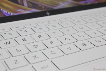 Die Tasten haben gutes Feedback, aber einen relativ geringen Hubweg