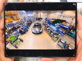 Auf der Suche nach Titan zerlegt Zack Nelson vom JerryRigEverything's Youtube-Channel das Samsung Galaxy Z Fold8.