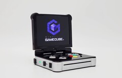 Der "Nintendo GameCube Advance" ist endlich Realität, dank eines bastelfreudigen YouTubers. (Bild: GingerOfOz, YouTube)