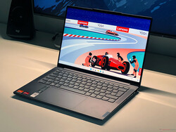 Im Test: Lenovo Yoga Pro 7 14 G8. Testgerät zur Verfügung gestellt von:
