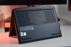 Die Unterseite des Lenovo Legion 5 15AGP11.