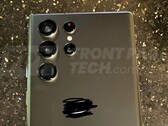 Im Netz sind erstmals Fotos aufgetaucht, die das vermeintlich das reale Samsung Galaxy S22 Ultra in natura zeigen. (Bild: FrontPageTech)