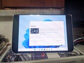 Das Microsoft Surface Duo bietet unter Windows 11 eine passable Performance. (Bild: Microsoft)