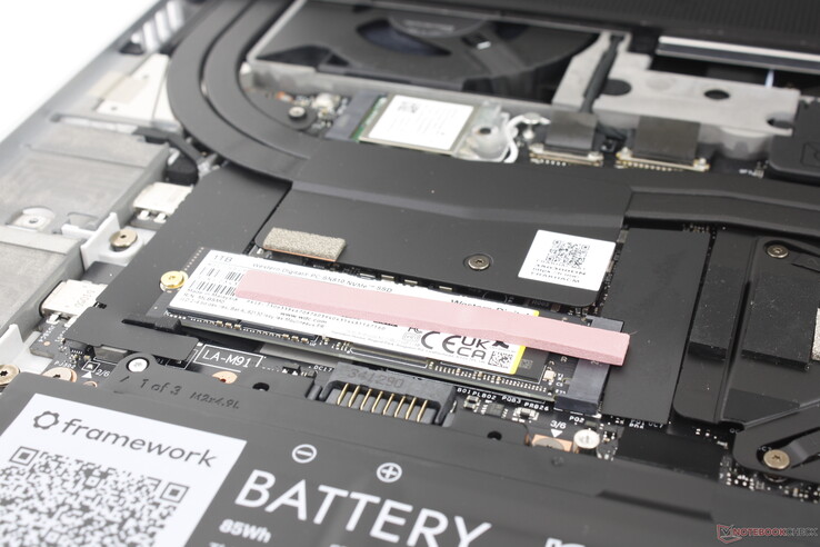 Anders als bei der LG Gram 16-Serie unterstützt der Laptop 16 keine interne sekundäre SSD