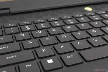 RGB-Beleuchtung für eine Zone ist Standard, eine RGB-Beleuchtung pro Taste ist optional erhältlich