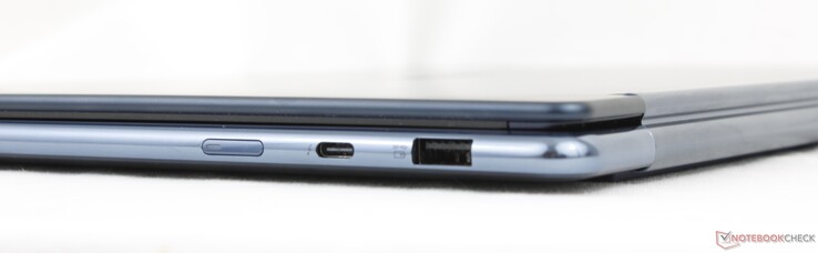 Rechts: Ein-/Ausschalter, USB-C (40 Gbit/s) Thunderbolt 4 mit DisplayPort 2.1 + Power Delivery 3.0, USB-A 3.2 Gen. 2 (10 Gbit/s)