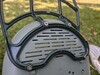 Gut verarbeitete Bauteile mit Metallbefestigungen
