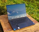 Das IdeaPad Flex 5 14ABR8 ist äußerlich baugleich mit dem hier abgebildeten Intel-Vorgängermodell. (Bild: Allen Ngo).