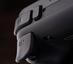 Es gibt zusätzliche Schultertasten (Bildquelle: 8BitDo)