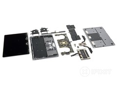 Das neue MacBook Pro wurde in einem Video in seine Einzelteile zerlegt um die Reparierbarkeit zu bewerten (Bild: iFixit)
