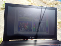 draußen im direkten Sonnenlicht