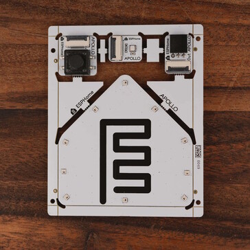 Das Kit besteht aus einem Mainboard un mehreren Modulen