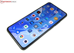 Mit einer Bauhöhe von 6,81 Millimetern ist das Xiaomi Mi 11 Lite 4G eines der flachsten Smartphones auf dem Markt.