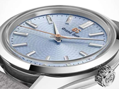 Das Grand-Seiko-Logo und der Sekundenzeiger sind in Roségold gehalten