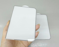 Geleakte Bilder der Displayschutzfolie des iPhone Ultra.