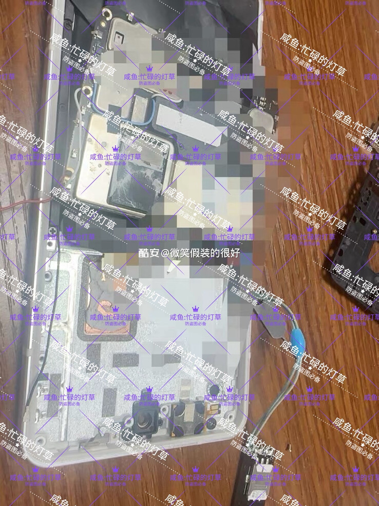 Das QRD8975-Motherboard auf der Oberseite des QRD-Referenzgeräts