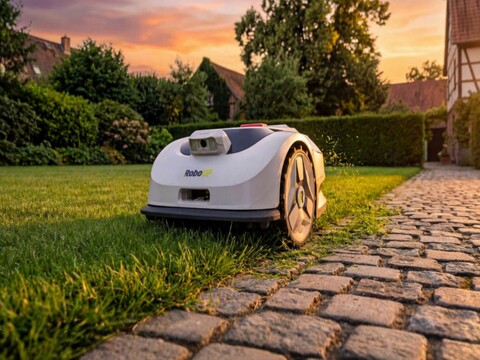Der RoboUp Summer Sale beschert drahtlose Mähroboter ab nur 499 Euro.