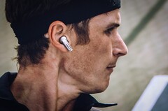 Die Olive Pro werden als günstige Alternative zu Hörgeräten positioniert, sie sollen sich aber auch gut zum Musikhören eignen. (Bild: Olive Union)