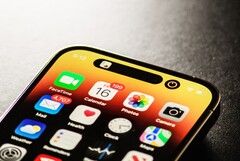 Das Apple iPhone 15 Ultra soll zwei Selfie-Kameras in der Dynamic Island verstecken. (Bild: James Yarema)