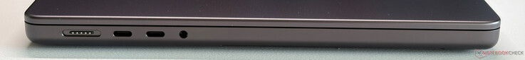 Links: MagSafe, 2x USB-C 4.0 mit Thunderbolt 5 (120 GBit/s, DisplayPort 2.1, Power Delivery), 3,5-mm-Audio
