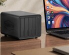 Das TerraMaster D8 Hybrid 2 NAS kann bis zu vier Festplatten und vier SSDs aufnehmen