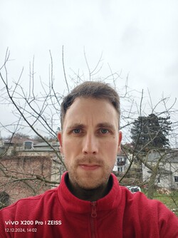 Selfie mit der 32-MPix-Kamera des Vivo X200 Pro