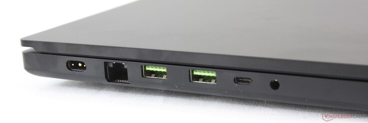 Links: Strom, 2,5 Gbit RJ-45, 2x USB 3.2 Gen. 2, USB-C 3.2 Gen. 2, 3,5 mm Audio
