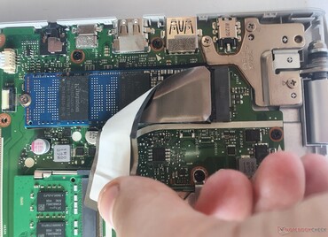 Asus VivoBook 17: M.2-Slot für PCIe-3.0-SSDs