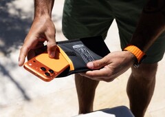 Die UAG Phone Recovery Pouch soll Smartphones besonders effektiv trocknen.