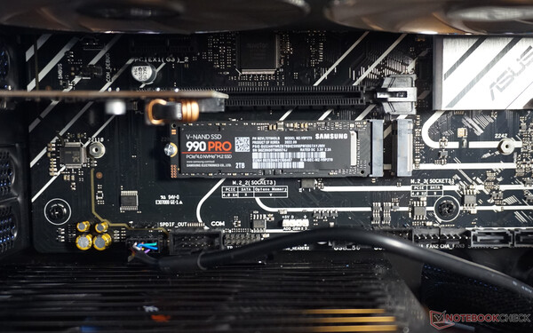 Samsung SSD 990 Pro an PCIe 4.0 x4 auf dem Mainboard Asus Prime B660 Plus.
