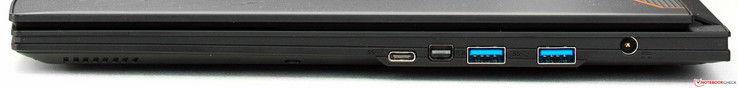 rechte Seite: USB 3.1 Typ C, Mini DisplayPort, 2 x USB 3.0, Strom