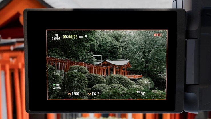 Ein dreh- und schwenkbarer 3-Zoll-Touchscreen erleichtert Videoaufnahmen aus hohen oder niedrigen Perspektiven.