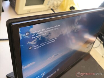 Eine Modelle haben aufgrund des eingebauten Touchscreens Edge-to-Edge-Glas
