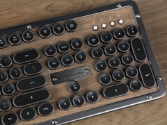 Echtes Holz oder Leder kommt zum Einsatz.