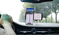Das LG "Wing" bietet ein kleineres Zweitdisplay, um zwei Apps gleichzeitig nutzen zu können. (Bild: Android Authority)
