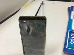 Smartphone hält Pfeil auf