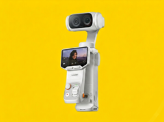 Die abnehmbare Fernsteuerung der Insta360 Luna Ultra beherbergt das OLED-Display