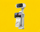 Die abnehmbare Fernsteuerung der Insta360 Luna Ultra beherbergt das OLED-Display