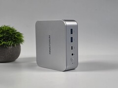 Frontansicht des Minisforum M2 Mini-PCs.