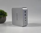 Frontansicht des Minisforum M2 Mini-PCs.