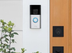 Die Ring Video Doorbell Plus kann dank integriertem Akku ganz ohne Verkabelung montiert werden. (Bild: Ring)