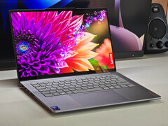 Test Lenovo Yoga Pro 7i Gen 10 Aura Edition - Multimedia-Laptop mit tollem OLED-Touchscreen