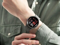 Die Samsung Galaxy Watch6 kann Nutzer bei irregulärer Herzfrequenz benachrichtigen. (Bild: Samsung)