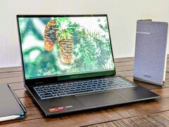 2.5k-Touchscreen, Ryzen AI 9, 1-TB-SSD: MSI Summi A16 AI+. (Bild: Allen Ngo)