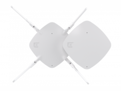 AP3000X (links) und AP3000 ohne Antennen. (Bild: Extreme Networks)