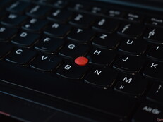 Lenovo ThinkPad T14s Gen 5 überrascht mit schlechtem TrackPoint