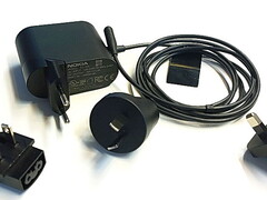 Stromschlag: Nokia warnt vor gefährlichen AC-300 Ladegeräten des Lumia 2520 Tablets