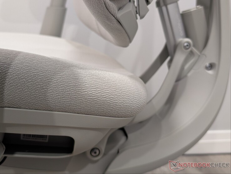 Hinterer Bereich der Sitzfläche mit festerem Schaumstoff