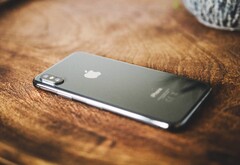 Apple-Kunden werden wohl auch in Zukunft unterschiedliche Ladekabel für das iPhone und das iPad Pro nutzen müssen. (Bild: Paul Hoenhorst)