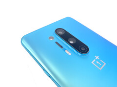 Die matte Rückseite des OnePlus 8 Pro macht wirklich was her.